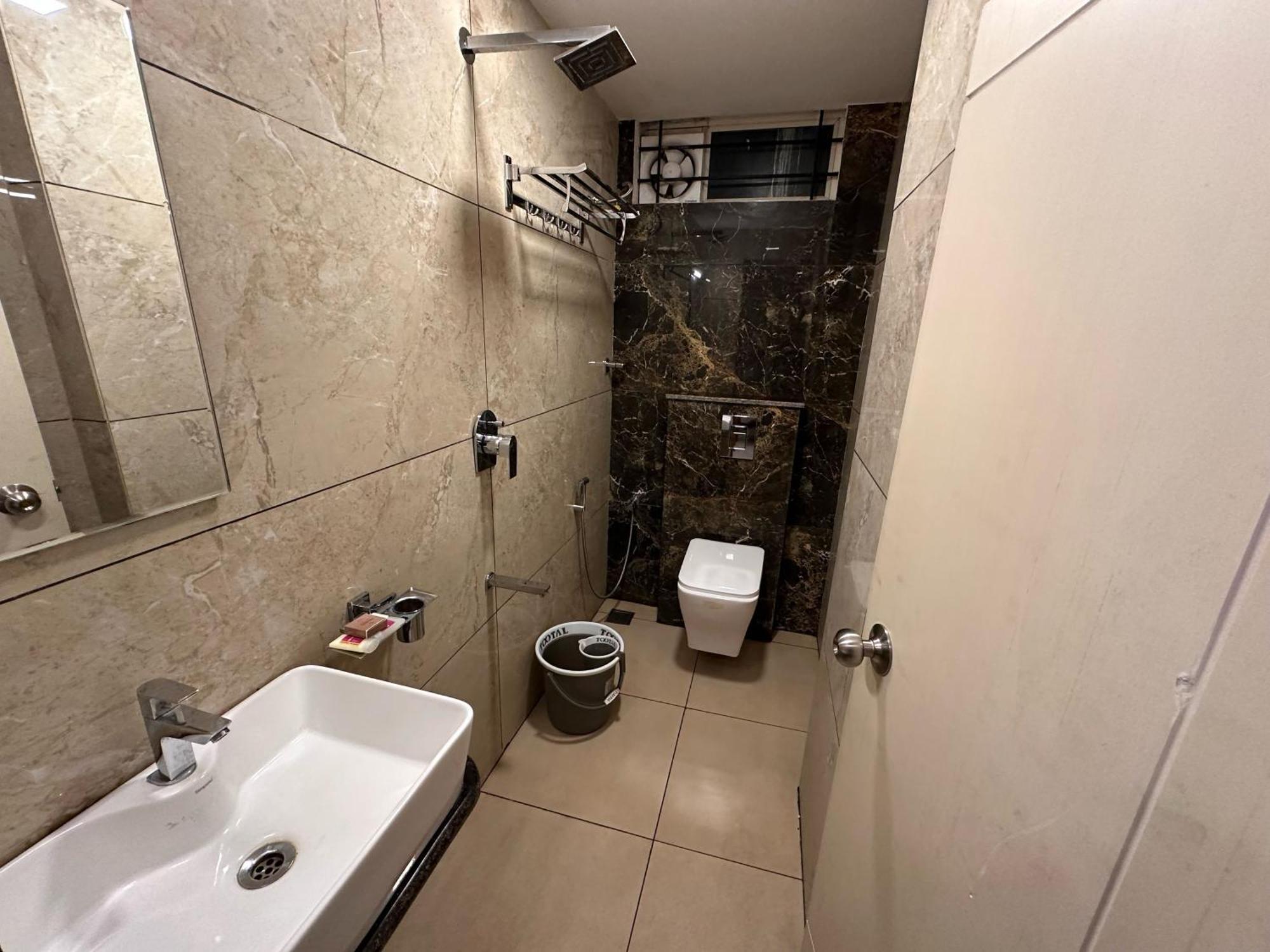 Collection O Local Square | Whitefield Hotel Bangalore Luaran gambar